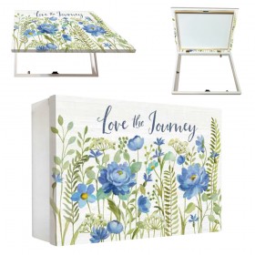 Tapacontador horizontal blanco con flores azules y texto